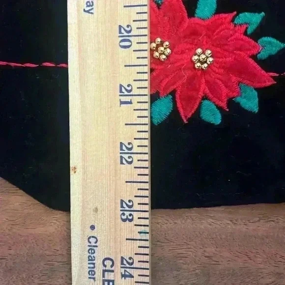 Vintage Embroidered Christmas Vest - Picture 6 of 6